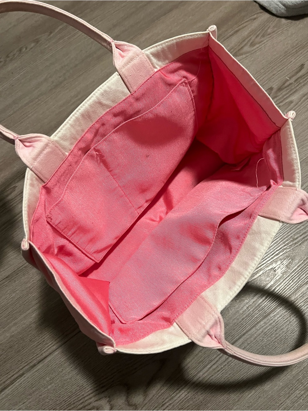 Hello Kitty Cafe Vancouver Pink & White Tote - Picture 3 of 5